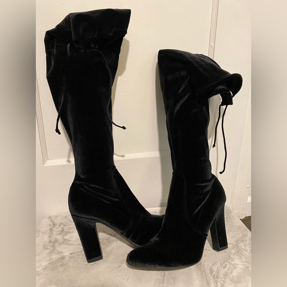 Knee-high suede heel boots